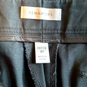 Black capris pants- like new!